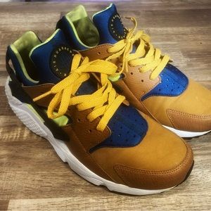 Nike Air Huarache Run GS 'Desert Ochre / size 11
